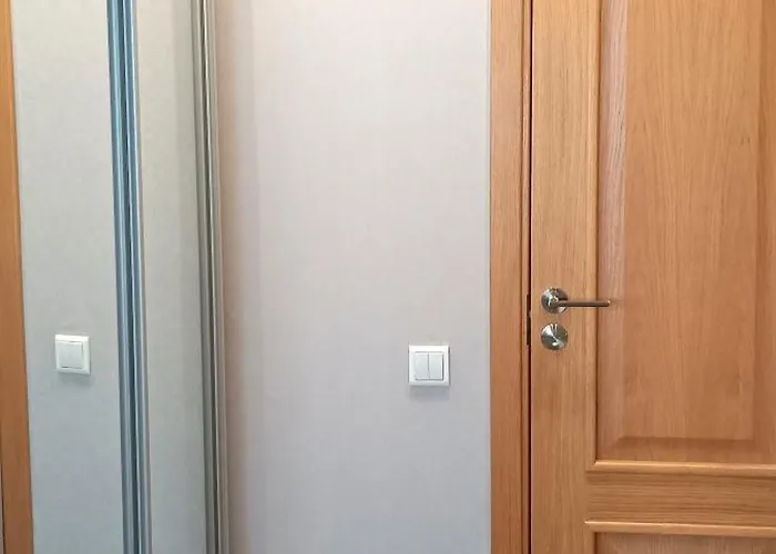 Old Town Two Bedroom Near Dome Square & Scenic Waterfront Dzīvoklis *