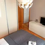 Apartmán Old Town Two Bedroom Near Dome Square & Scenic Waterfront Riga