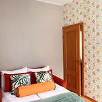 Old Town Two Bedroom Near Dome Square & Scenic Waterfront * ريغا
