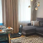 شقة Old Town Two Bedroom Near Dome Square & Scenic Waterfront