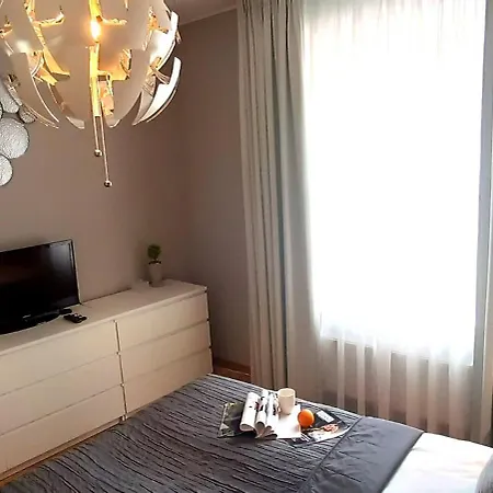 Old Town 2 Bedroom Near Dome Square & Scenic Waterfront * Riga