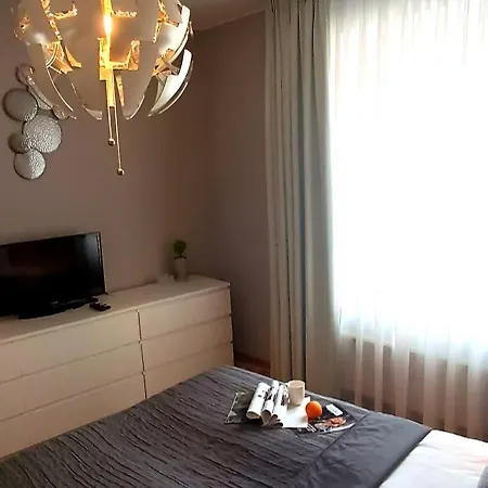 Apartment Old Town 2 Bedroom Near Dome Square & Scenic Waterfront