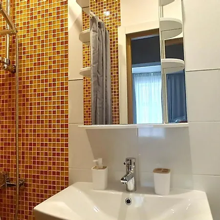 Old Town 2 Bedroom Near Dome Square & Scenic Waterfront Рига