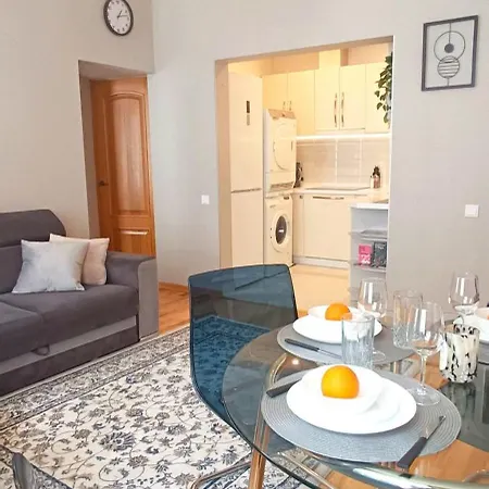 Old Town 2 Bedroom Near Dome Square & Scenic Waterfront Apartment