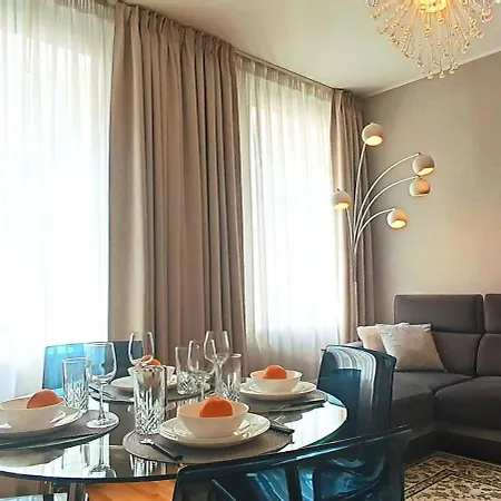 Old Town Two Bedroom Near Dome Square & Scenic Waterfront * Riga