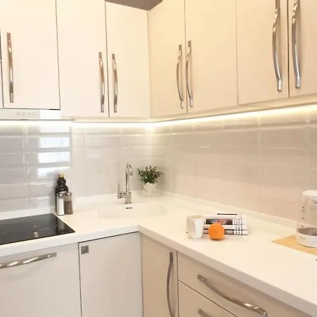 Old Town 2 Bedroom Near Dome Square & Scenic Waterfront