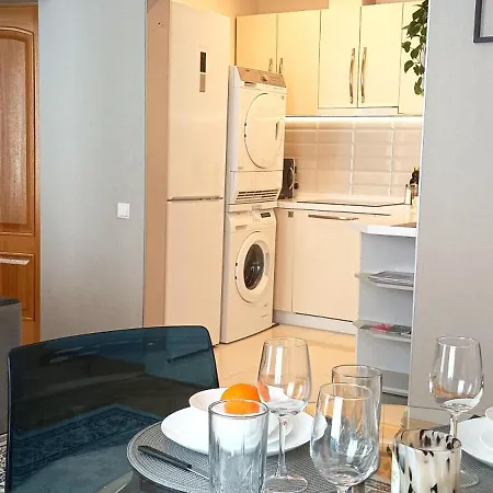 Old Town 2 Bedroom Near Dome Square & Scenic Waterfront *