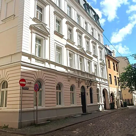 Apartment Old Town 2 Bedroom Near Dome Square & Scenic Waterfront Riga
