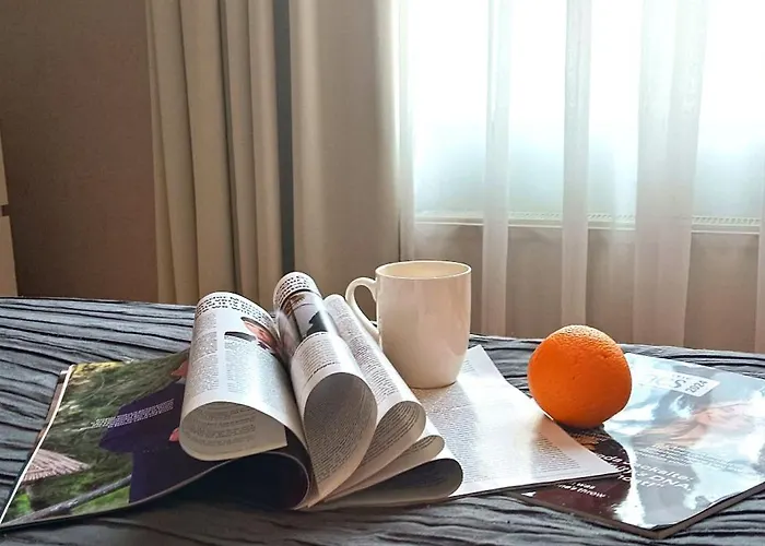 Old Town Two Bedroom Near Dome Square & Scenic Waterfront Apartment *