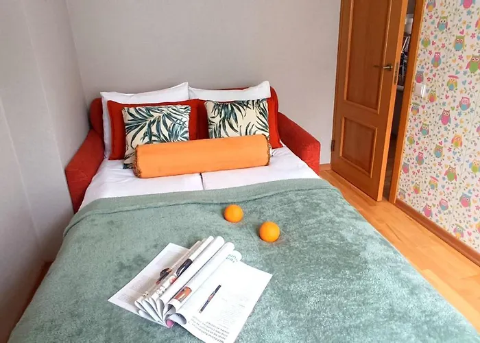 Old Town Two Bedroom Near Dome Square & Scenic Waterfront