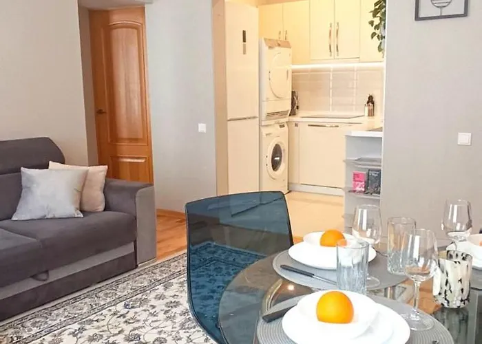 Old Town Two Bedroom Near Dome Square & Scenic Waterfront Apartment