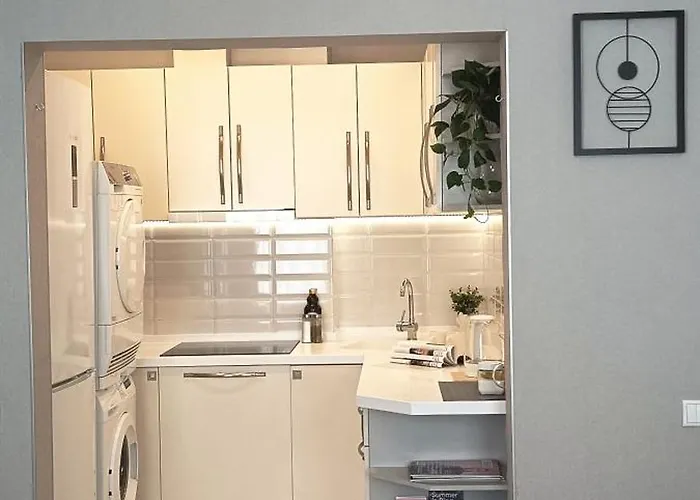 Apartment Old Town Two Bedroom Near Dome Square & Scenic Waterfront