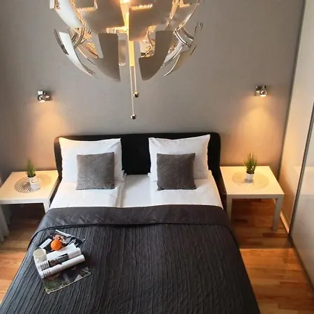 Old Town 2 Bedroom Near Dome Square & Scenic Waterfront דירה *