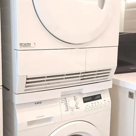Old Town 2 Bedroom Near Dome Square & Scenic Waterfront * ריגה