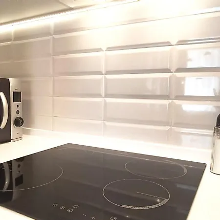Old Town 2 Bedroom Near Dome Square & Scenic Waterfront * ריגה