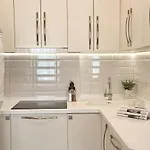Old Town Two Bedroom Near Dome Square & Scenic Waterfront Apartamento Riga
