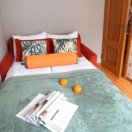 Old Town Two Bedroom Near Dome Square & Scenic Waterfront